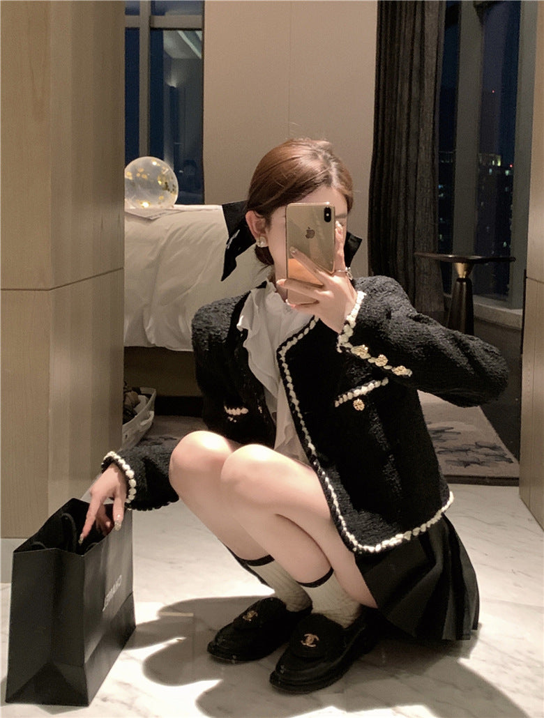 クラシカルなブラックツイードジャケット