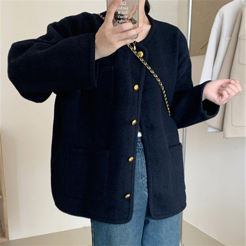 エレガントなスタイルのニットカーディガン