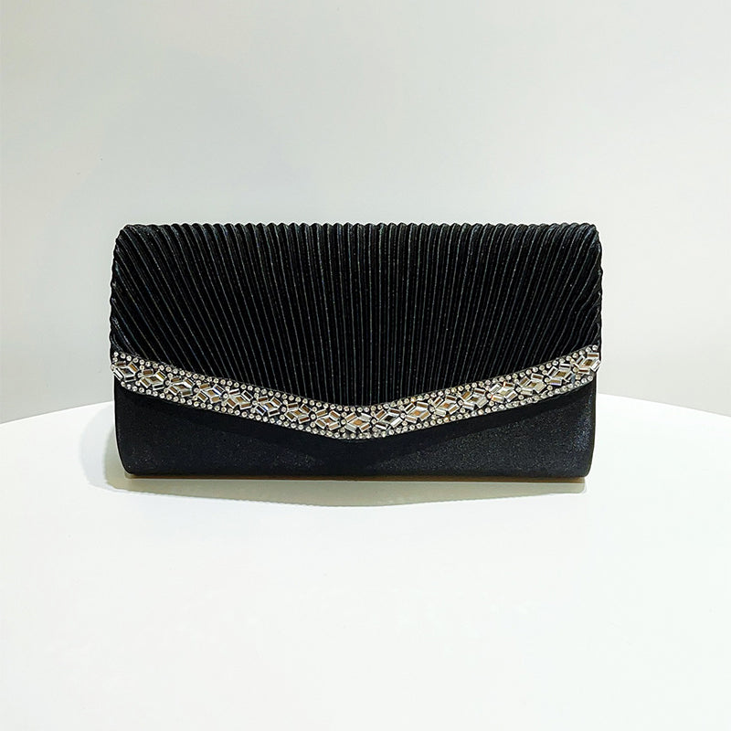 ビジュー輝くプリーツクラッチバッグ