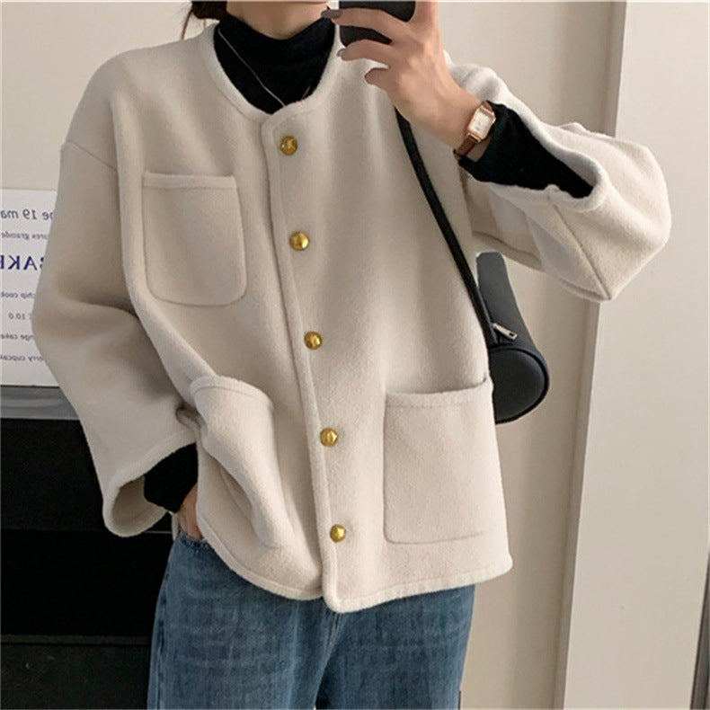 エレガントなスタイルのニットカーディガン