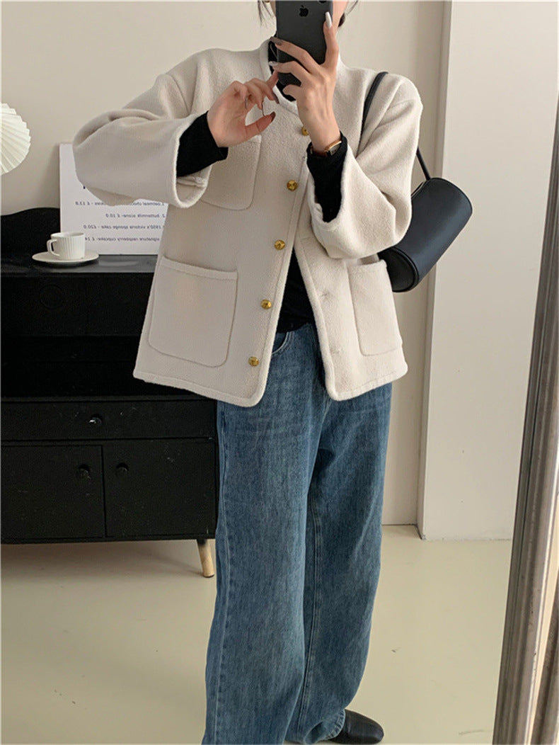 エレガントなスタイルのニットカーディガン