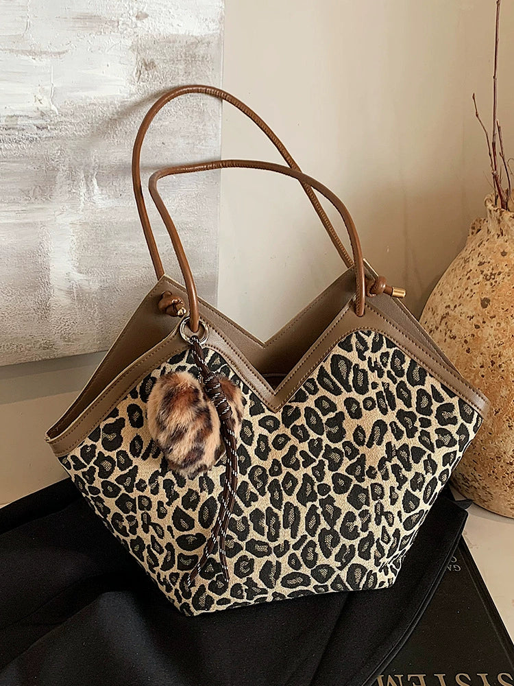 Vカット レオパード柄トートバッグ
