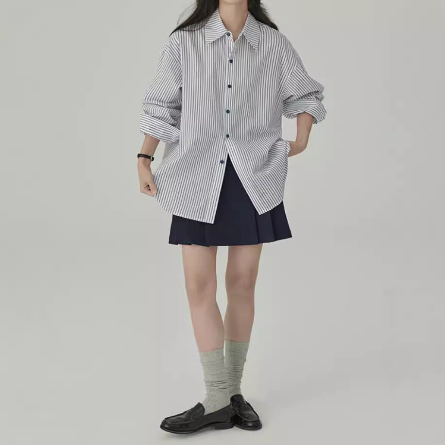 カレッジスタイルブルーストライプシャツ