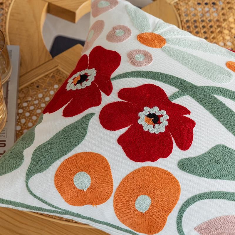 フラワー刺繍・クッションカバー