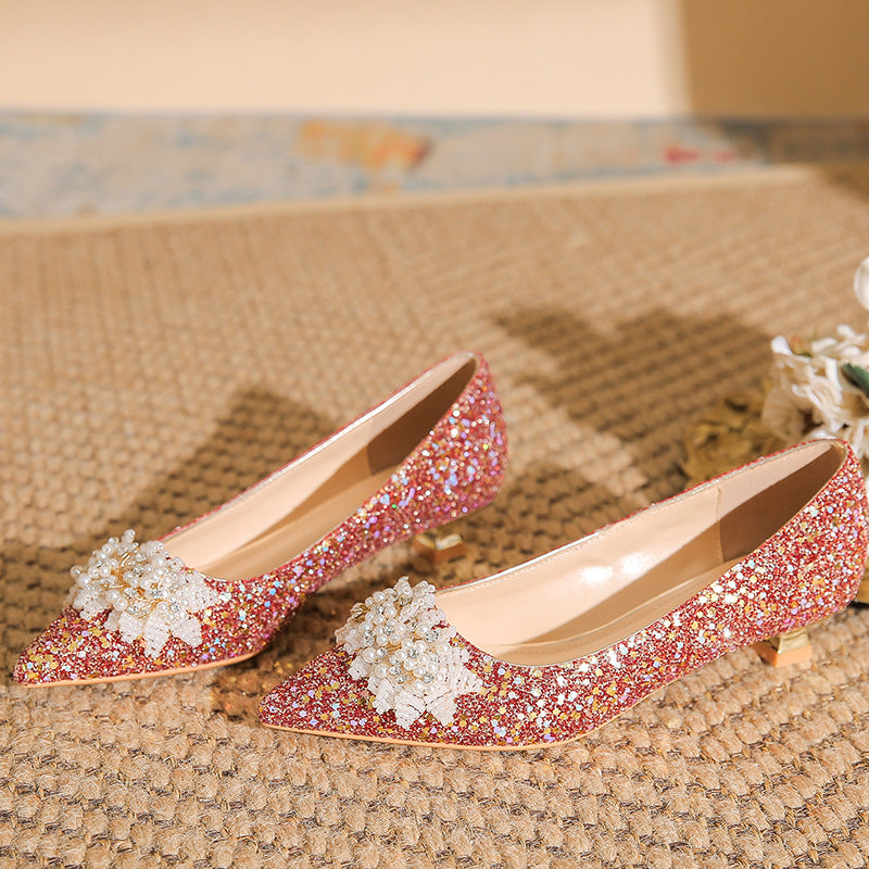 パールとビジューのローヒールパンプス