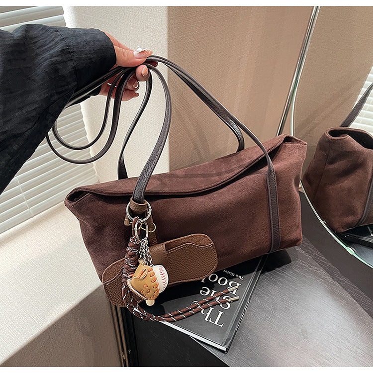 スエードタッチショルダーバッグ