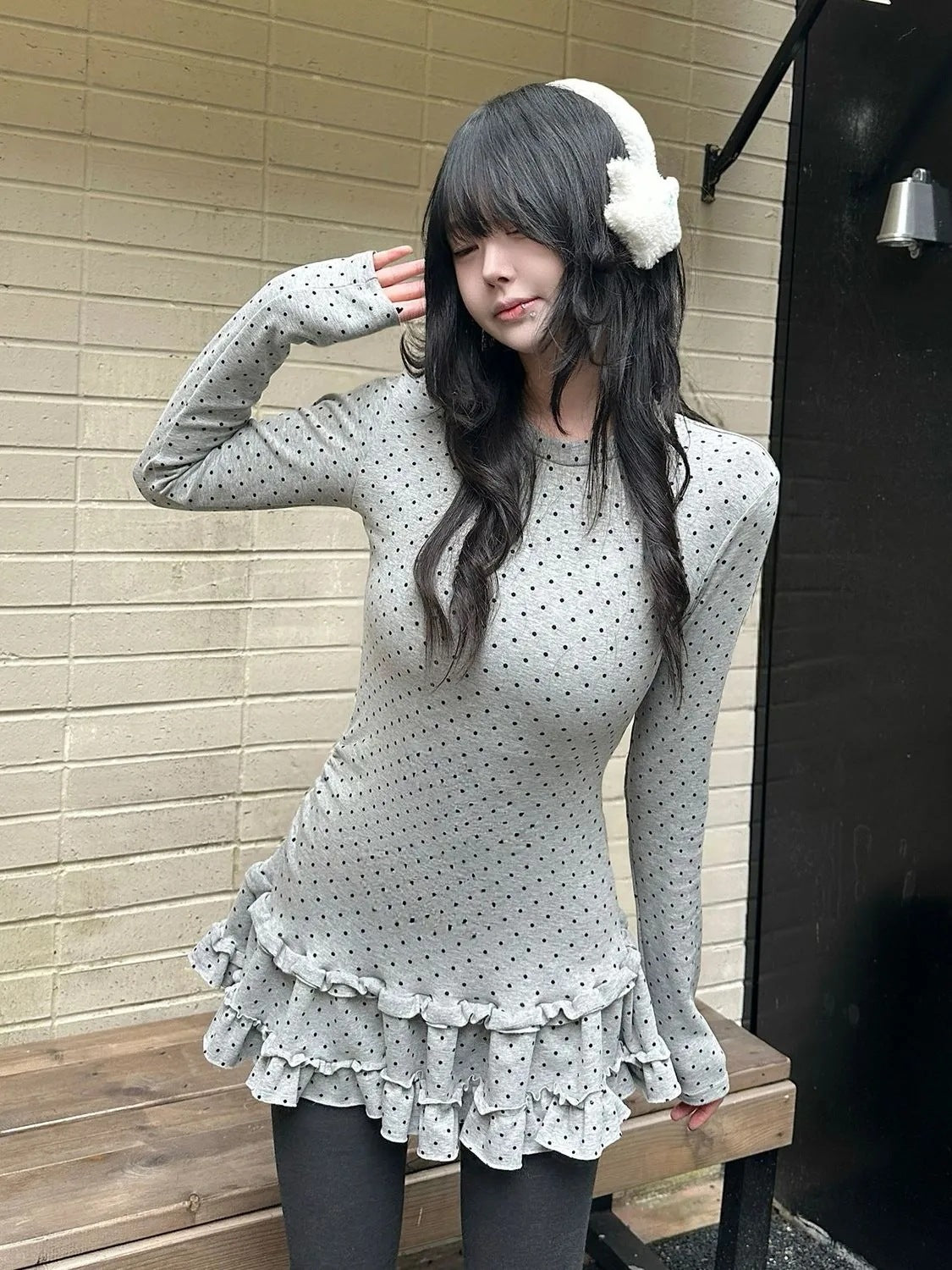 フリルの長袖Tシャツ