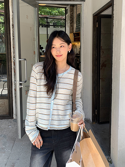 ショート丈ボーダーカーディガン