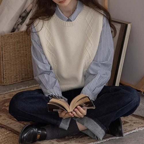 ケーブルニットベスト