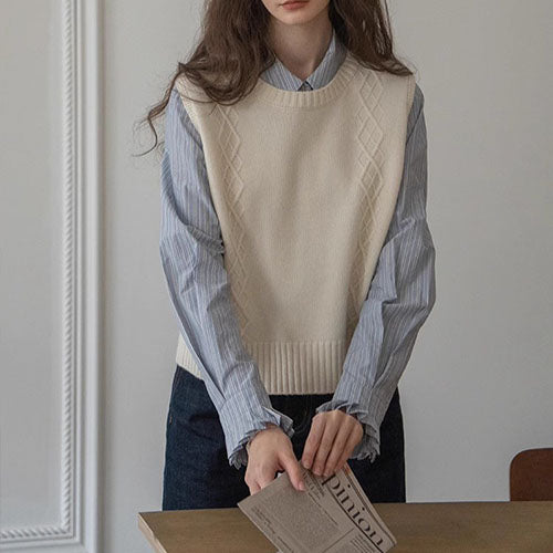 ケーブルニットベスト