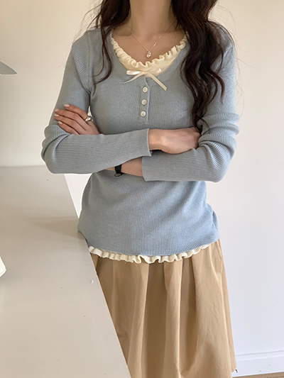 メローフリル＆リボン　ベビーブルーヘンリーネックトップス
