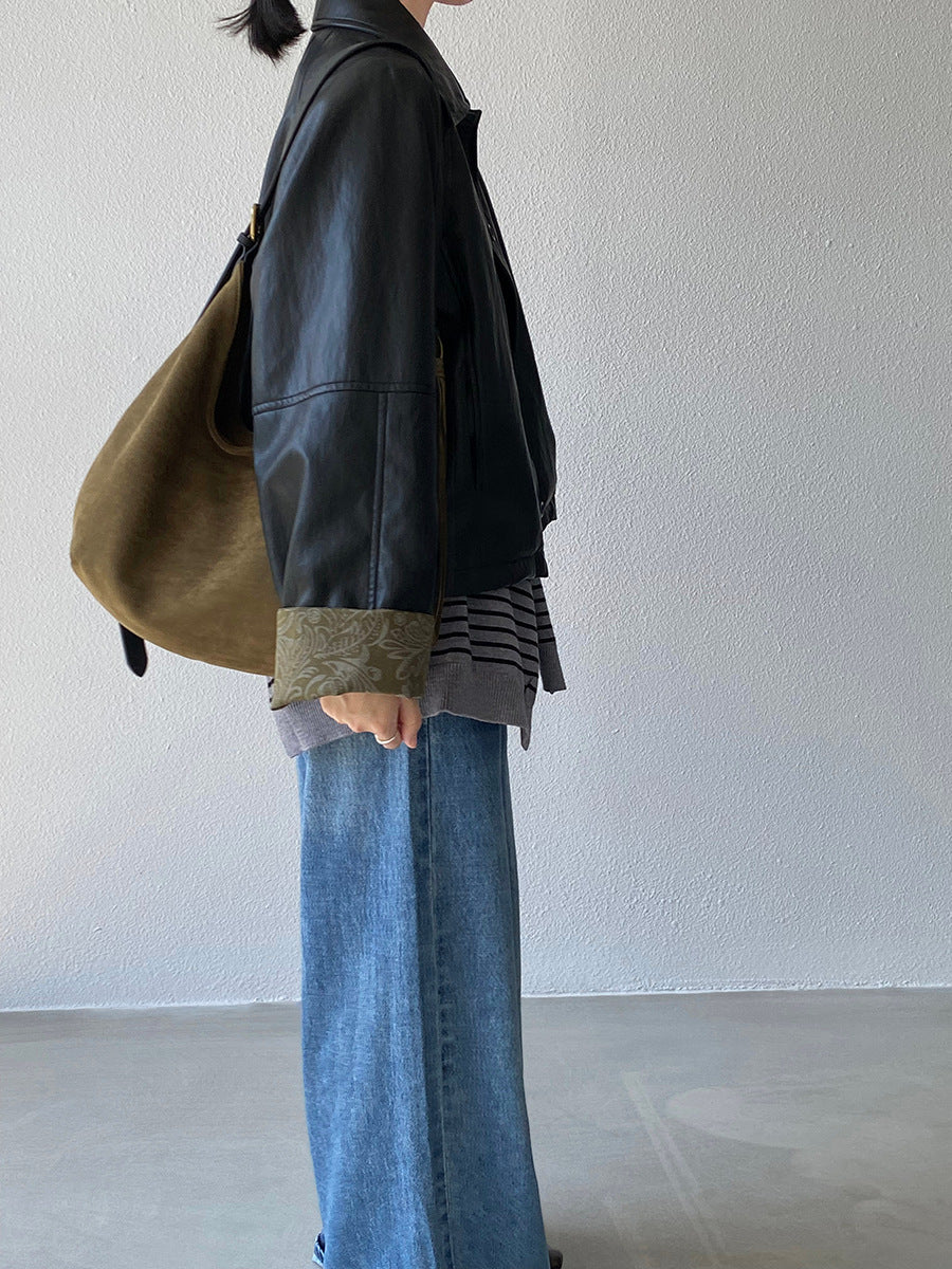 抜け感シルエットでこなれ見えするブラックレザージャケット