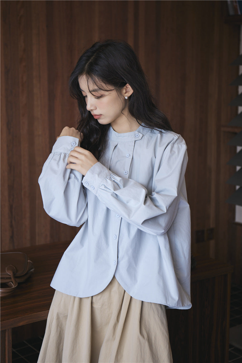 ノーカラーブルーシャツ