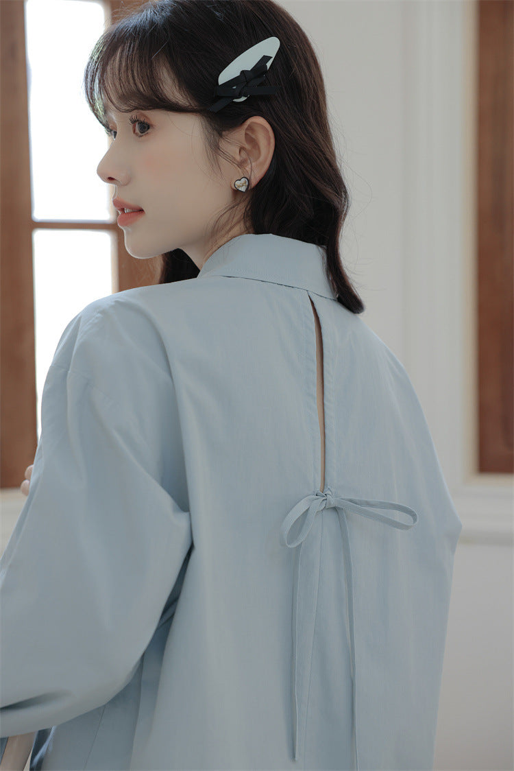 バックリボンライトブルーシャツ