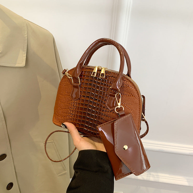 クロコダイル型押しレトロシェルバッグ