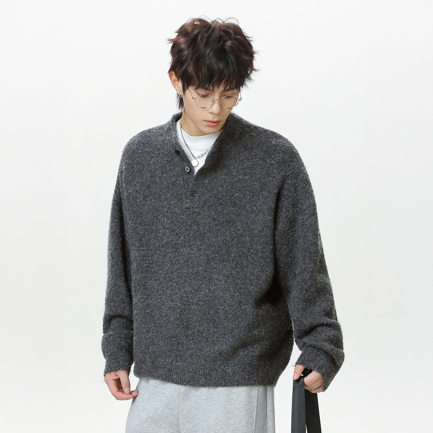 クルーネックニットセーター