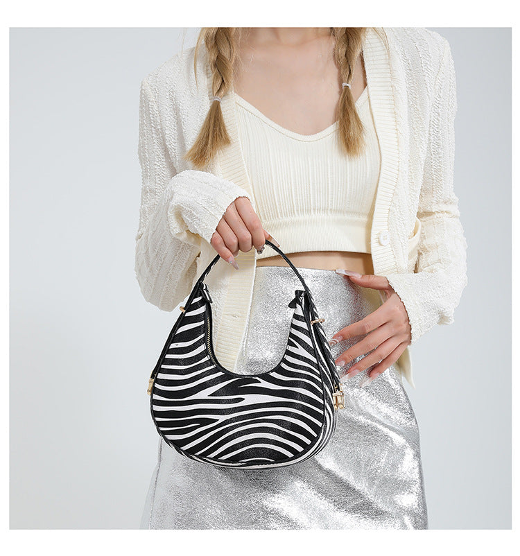 アニマル柄ハーフムーンミニバッグ