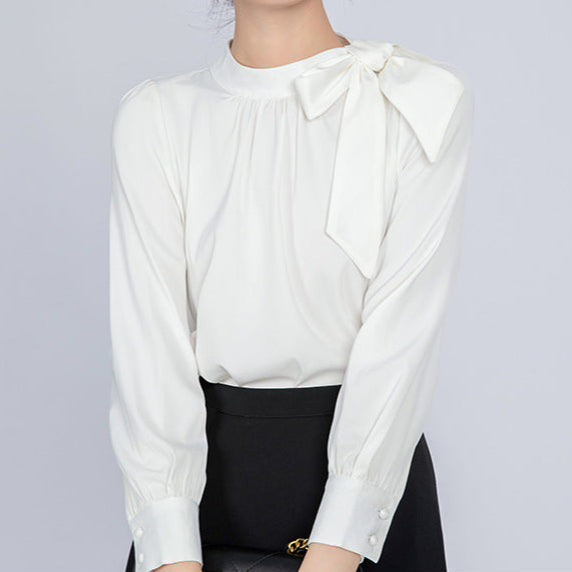 サテン風リボンブラウス