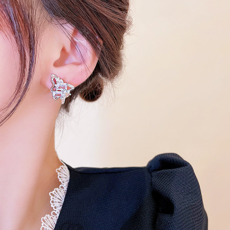 ユニーク非対称タッセル スタッドイヤリング