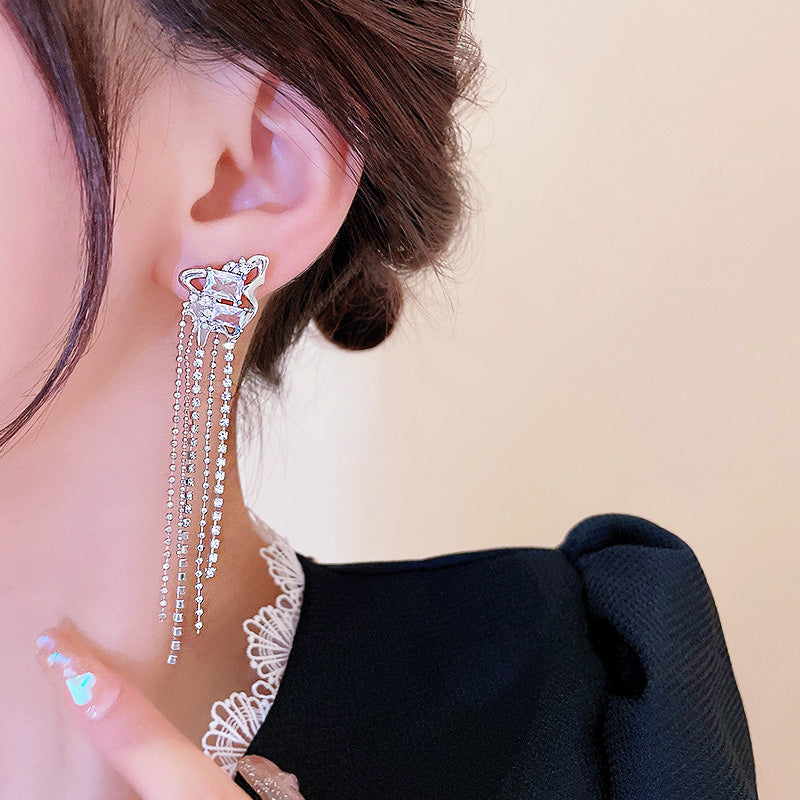 ユニーク非対称タッセル スタッドイヤリング