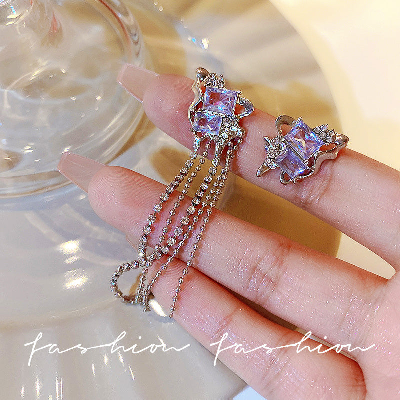 ユニーク非対称タッセル スタッドイヤリング