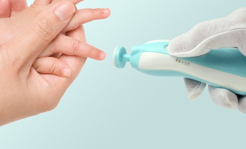 ベビー用電動爪切り ネイルケアセット 6タイプのアタッチメント付き（赤ちゃん用3種/大人用3種）