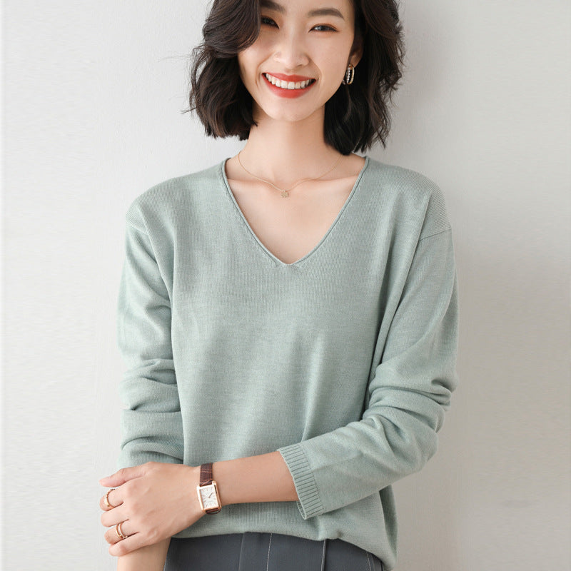 Vネックニットセーター